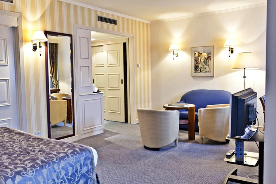 Hotel Le Chatelain Brussels Exterior photo A room at the hotel