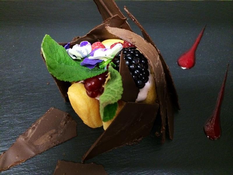 Hotel Le Chatelain Brussels Exterior photo A chocolate dessert